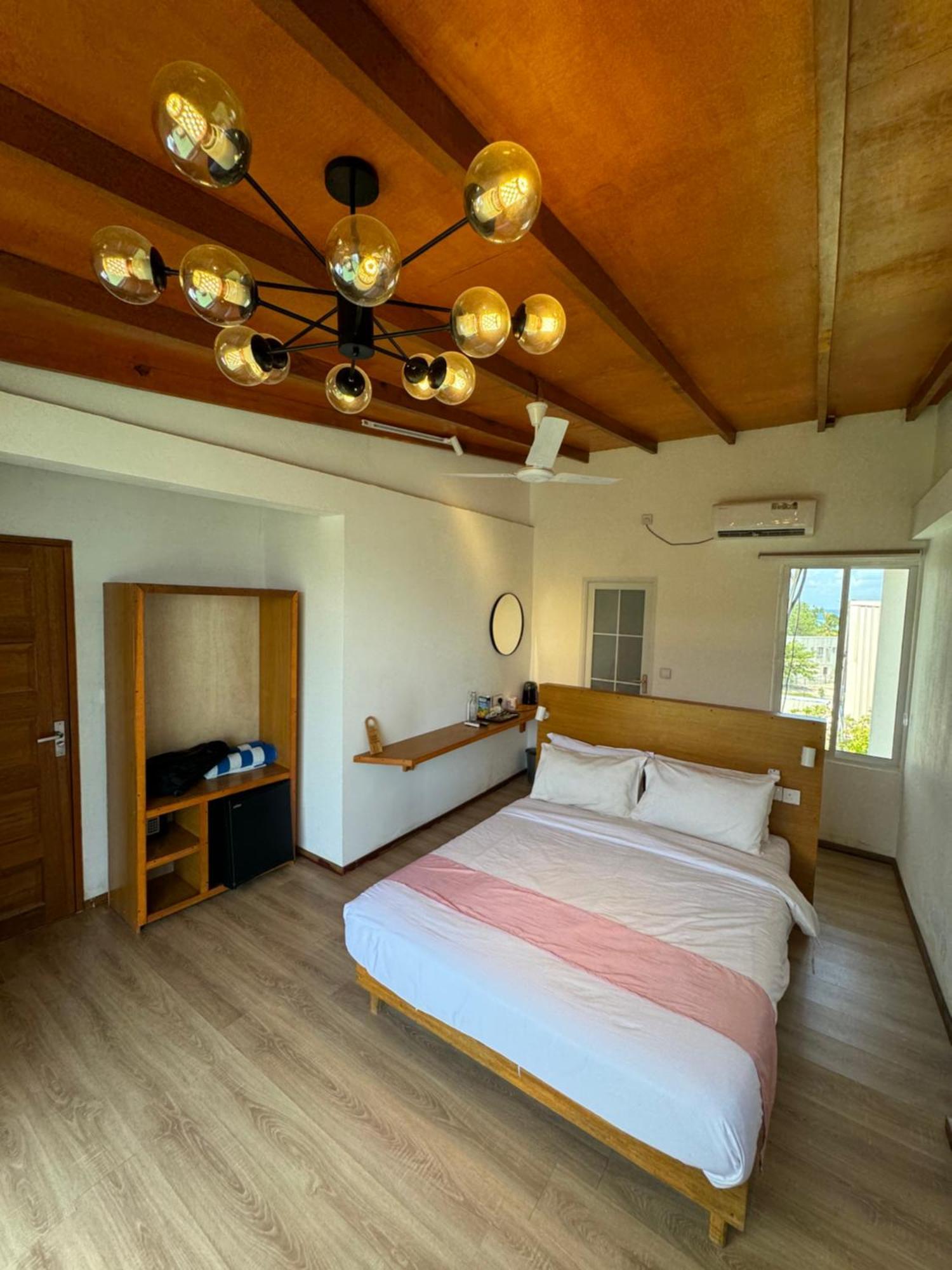 Pearlshine Retreat Maldives Hotel